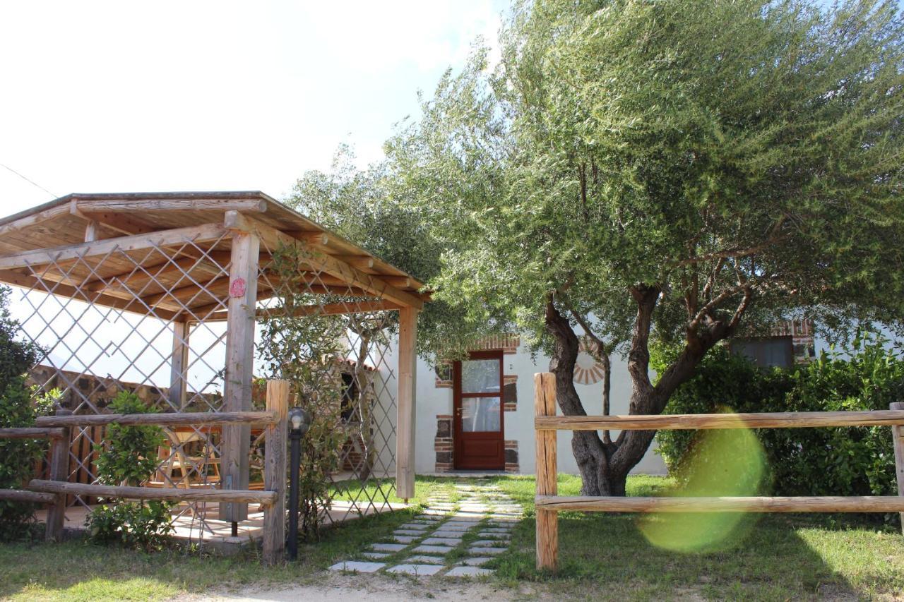 Casa Vacanze Sisuledda オロゼーイ エクステリア 写真