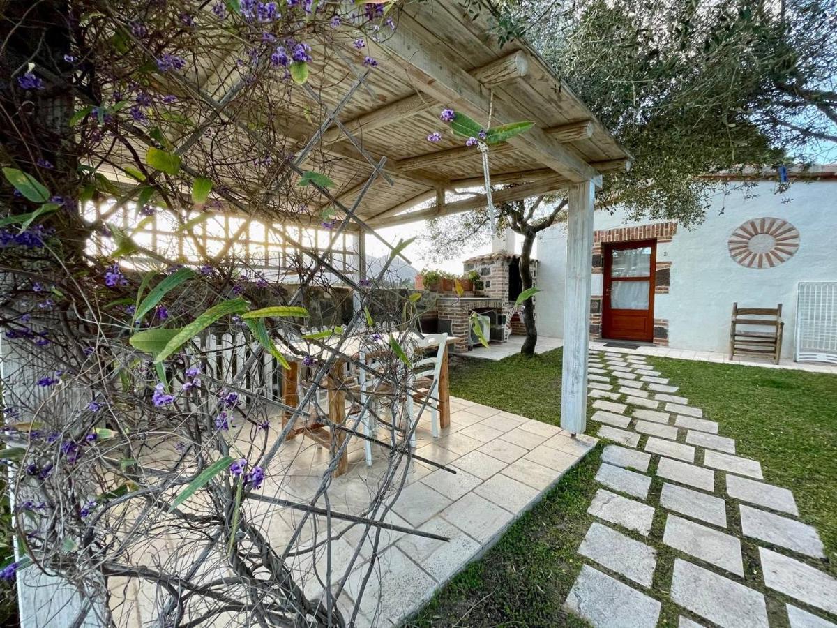 Casa Vacanze Sisuledda オロゼーイ エクステリア 写真